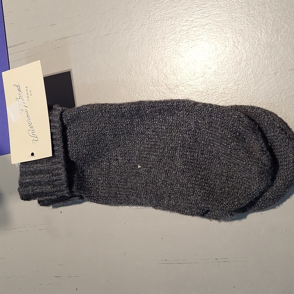 UNIVERSAL THREAD/WILD FABLE GRAY MITTEN AND GLOVE SET. NWT - Picture 2 of 7
